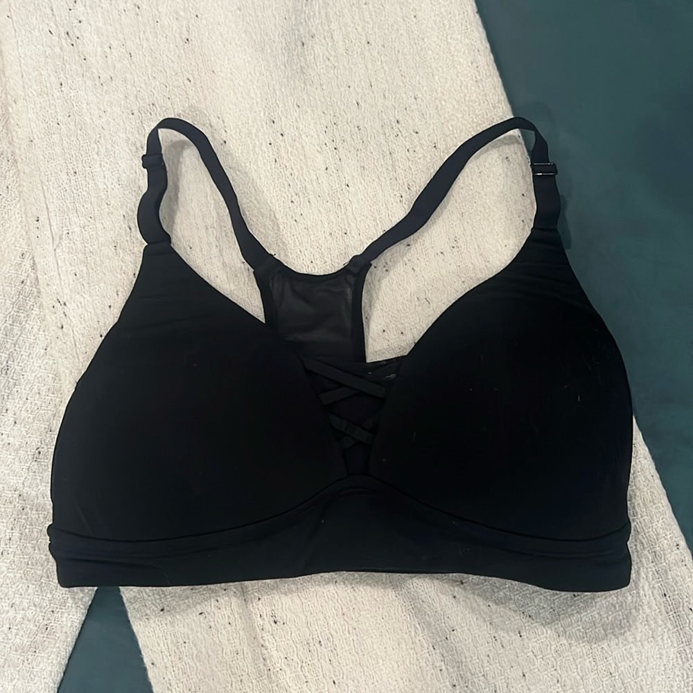 Padded Sports Bra with cross crossed details